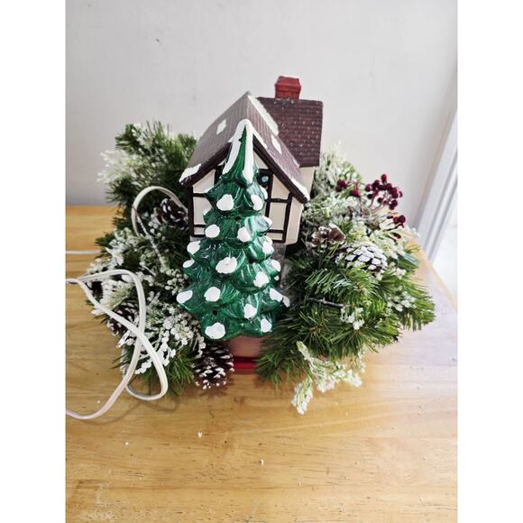 Yuletide Snow Hamlet Lighted Village House “Tudor centerpiece”- 1988 - Picture 5 of 10